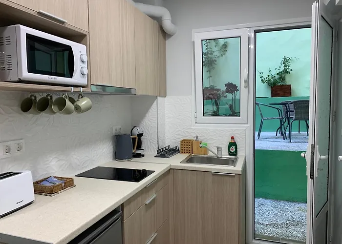 Cozy Apartment Metaxourgeio Greendom